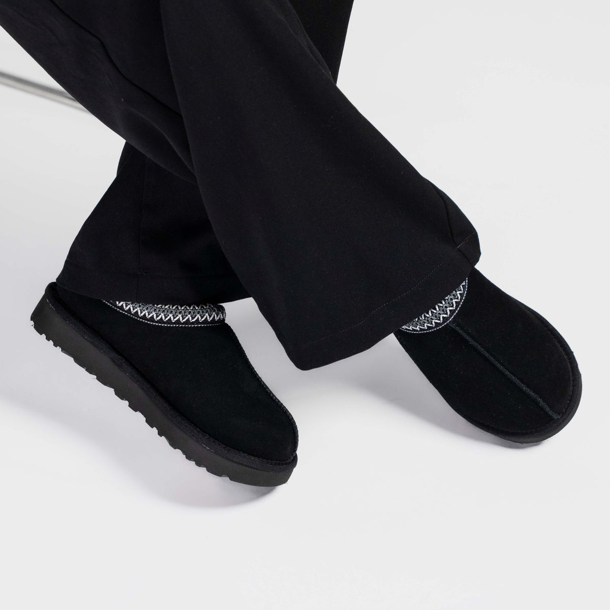 UGG Tasman Slipper Black - Sneakerzone
