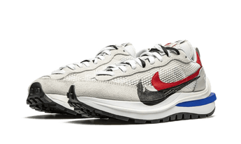 Sacai Vaporwaffle Fuchsia Nike